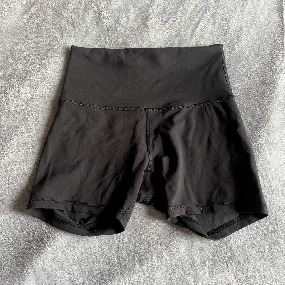 Lululemon wunder train shorts 4”